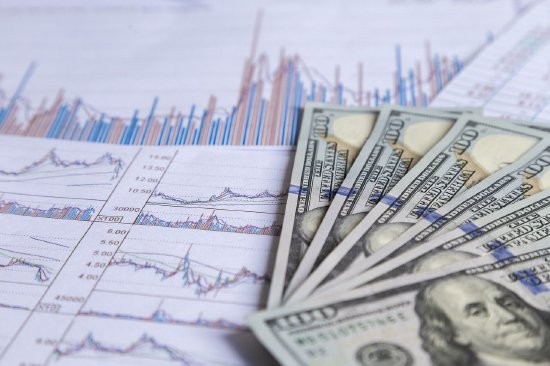 1月28日外盘头条：美元跌至四年低点 特朗普称不担心 谷歌推出低价版AI Plus 特朗普关税落地概率不足三成  第2张