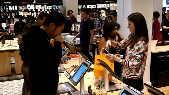 1月28日外盘头条：美元跌至四年低点 特朗普称不担心 谷歌推出低价版AI Plus 特朗普关税落地概率不足三成  第5张